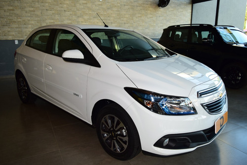 Imagem 2 de 15 de Chevrolet Onix 1.4 Mpfi Ltz 8v Flex 4p Automático 2015