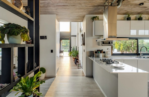 Espectacular Casa Estilo Moderno En Venta 5 Ambientes El Canton Maswichtz