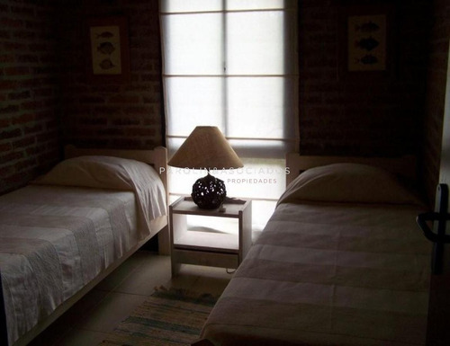 Imagen 6 de 12 de Casa De 4 Dormitorios En Barrio Privado, Laguna Blanca