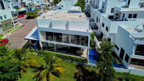Casa En Venta, Residencial Aqua, Cancún