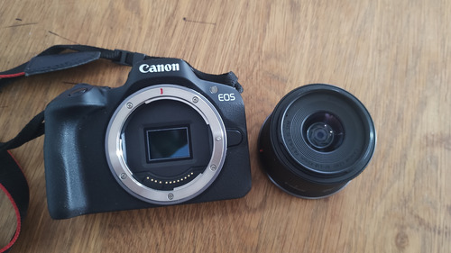Cámara Canon Eos R50 Mirrorless 18-45mm Color Negro (Usado)