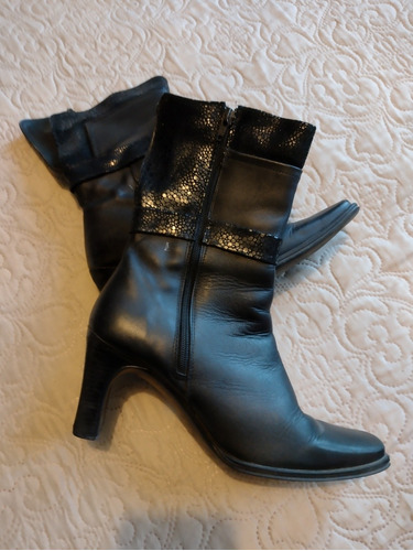 Botas Cortas Para Dama. Piel Con Drapeado. Talla 25