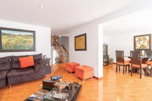 Casa En Venta En Batán. Cod V8277