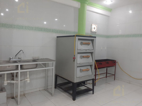 Edificio En Venta En Esquina Con Salones Para Eventos Diversos Y Oficinas Todo Climatizado
