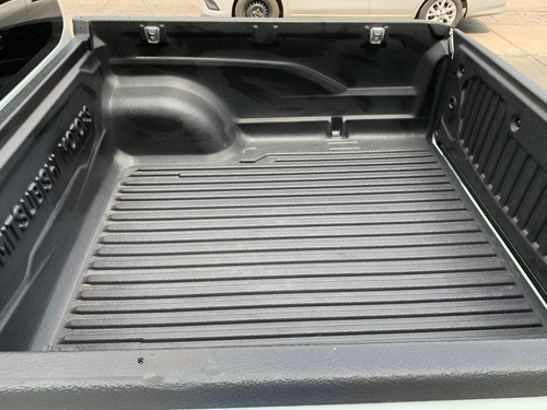 Mitsubishi L200 2.4 Cabina Doble 4x2 Mt