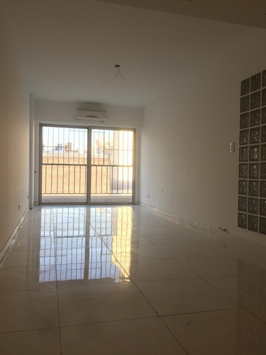 Imagen 6 de 19 de Venta Departamento 2 Dormitorios Con Balcón - Pellegrini 1200 - Centro