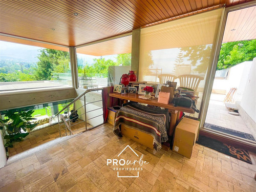 Casa En Venta De 4 Dorm. En Las Condes