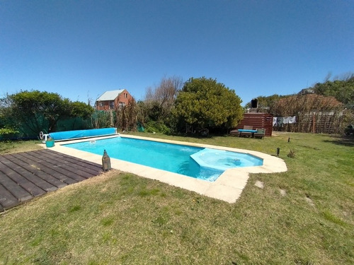 Imagen 6 de 30 de Piriapolis Con Piscina Y Jacuzzi Frente A La Playa.