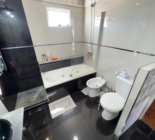 Venta De Departamento Con Galpon En Pompeya