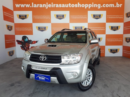 Imagem 1 de 10 de Toyota Hilux Sw4 3.0 Srv 4x4 7 Lugares 16v Turbo