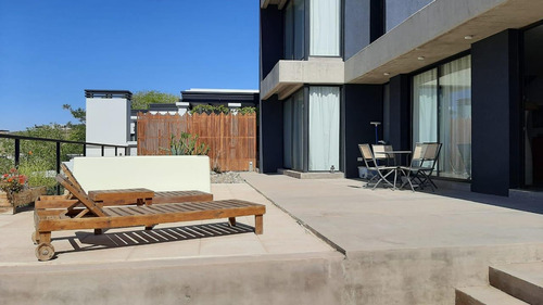 Venta Casa Diseño, Barrio Laderas, Chacras De Coria