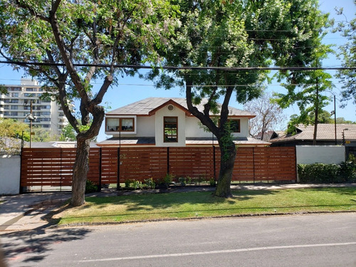 Imagen 2 de 22 de Amplia Y Cómoda Casa En Excelente Ubicación
