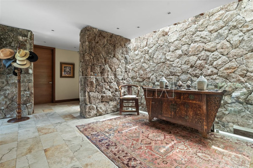 Casa En Arriendo De 5 Dorm. En Colina