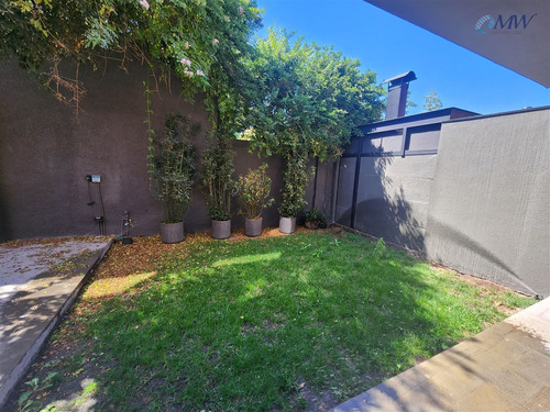 Casa En Venta De 4 Dorm. En La Reina Sin Comisión