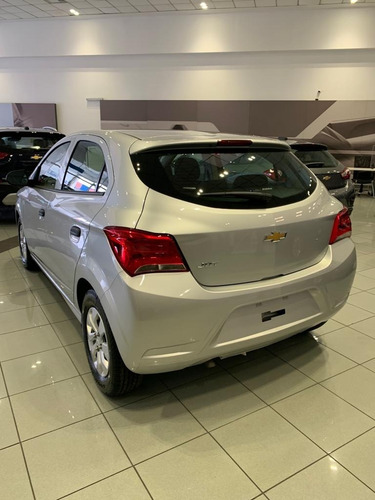 Imagen 12 de 25 de Chevrolet Onix Joy Black 1.4nafta Manual 5 Puertas 2023 Br*