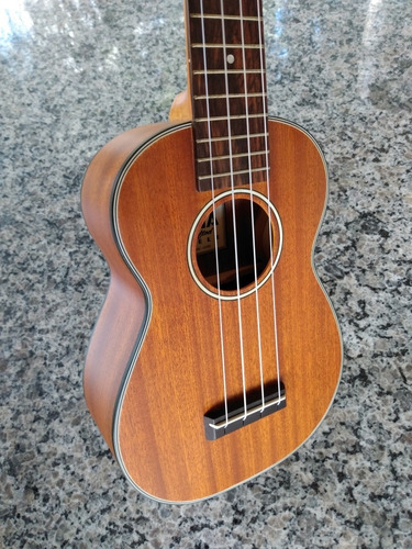 Ukulele Sk-14e Soprano Desconto Especial Por Tempo Limitado