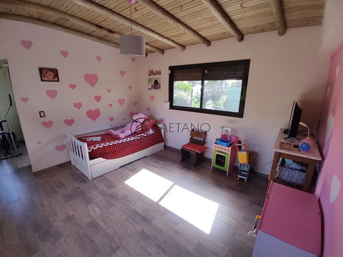Imagen 15 de 20 de Casa En El Tesoro En Venta, 2 Dormitorios, 2 Baños, Luminosa Con Cochera Y Parillero - La Barra El Tesoro