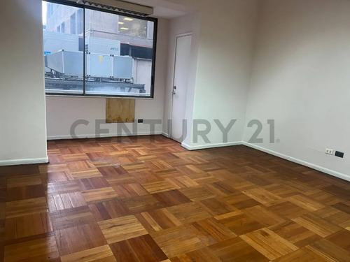 Oficina En Arriendo En El Centro De Santiago A Pasos De...