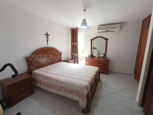 Hermoso Townhouse Amoblado En El Mejor Conjunto Residencial De Parque Valencia, Cocina Equpada Y Con Tope De Granito, Doble Entrada Con Porton Y Cerco Electrico, Camaras De Seguridad