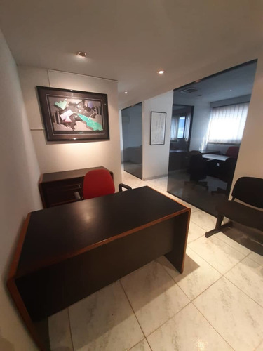 Imagen 2 de 14 de Oficina En Venta Av. Bolivar