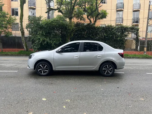 Renault Logan 1.6 Privilege / Intens