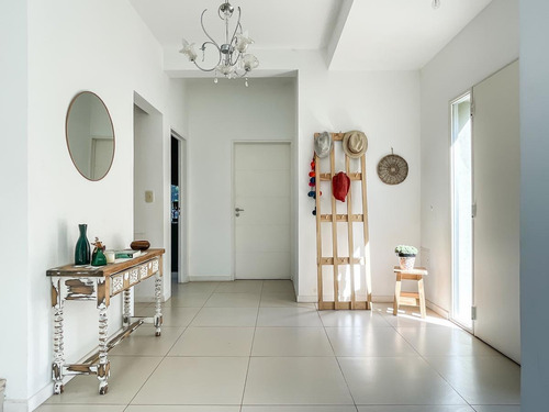Imagen 9 de 30 de Casa De 4 Dormitorios En Venta En La Comarca De Excelente Calidad