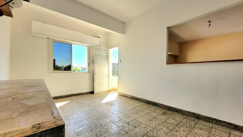 Venta Depto Piso 3 Amb, Muy Amplios, Al Frente Con Balcon (108 Mt Totales)