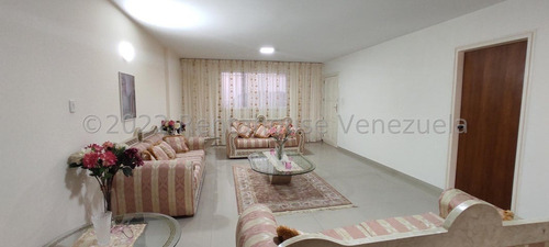 Casa En Venta Urb. Macaracuay 22-21900 V-m