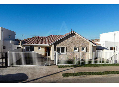 Casa En Venta Parcelas De San Valentín, Las Rastras, Talca.