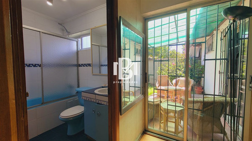 Casa En Venta De 5 Dorm. En Vitacura