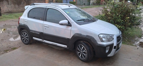 Toyota Etios 1.5 Cross 2015