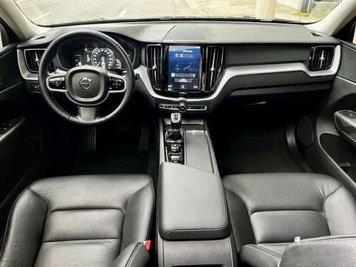 Volvo XC60 2.0 T5 MOMENTUM AWD