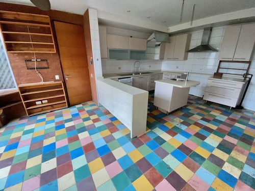 Casa En Venta De 7 Dorm. En Colina
