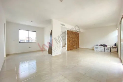 Casa Con Habitación En Planta Baja, Ubicada Al Oriente De Torreón.