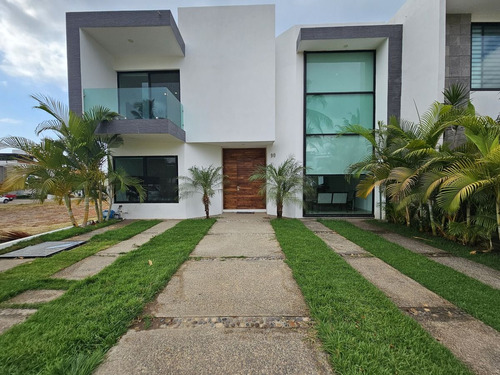 Casa Con Alberca Privada En La Cruz De Huanacaxtle.