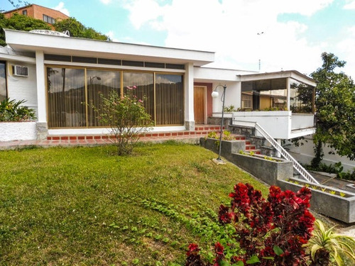 Se Ofrece En Venta Hermosa Y Lujosa Casa En Prados Del Este