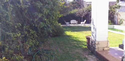 Hermosa Casa En Estilo Colonial En Rogelio Martinez De 3 Dormitorios