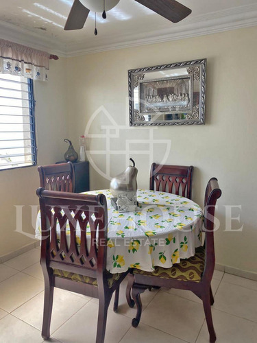Imagen 10 de 15 de Penthouse De 250 Mtrs Con Jacuzzi. Revestido En Caoba En Sala, Estar, Comedor Y Habitación Principal. Con Excelente Ubicación Cerca De Supermercados, Ferreterías, En La Moraleja (eaa-003)