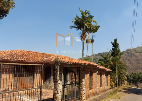 Casa Quinta En Urbanizacion Karimao Country , Caracas , Parque Caiza. Oportunidad