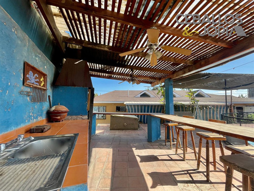 Casa En Venta De 6 Dorm. En Quilpué
