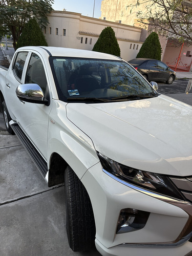 Mitsubishi L200 2.4 Cabina Doble 4x2 Mt