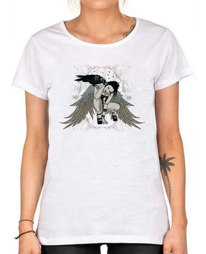 Remera De Mujer Mujer Con Alas Y Un Cuervo Artwork