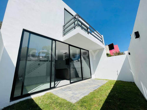 Venta Casa En Privada 3 Recamaras, 3 Baños, Con Jardín Y Sótano, Zona Cholula