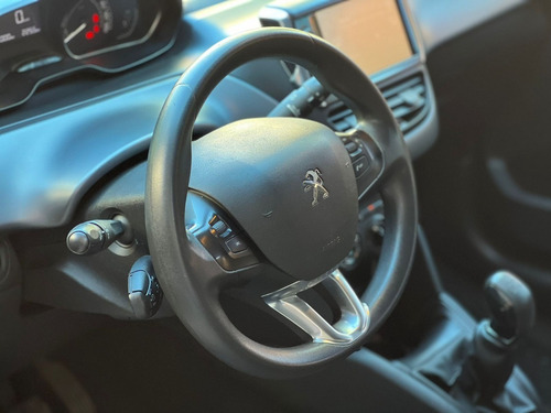 Imagen 10 de 25 de Peugeot 208 1.6 Allure Touchscreen