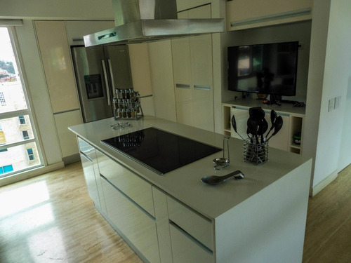 Ss: Vende Apartamento 24-6297 En Mesetas De Santa Rosa De Lima De 220 M2, 4h/3b/3pe