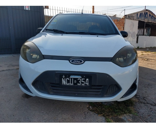 Imagen 4 de 11 de Ford Fiesta Max 1.6 Ambiente Plus