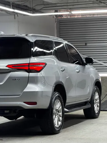 Toyota Fortuner 2.4 SRV At 7Ps