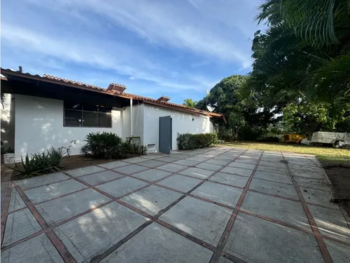 Se Alquila Casa 1000m2 Valle Alto 5301