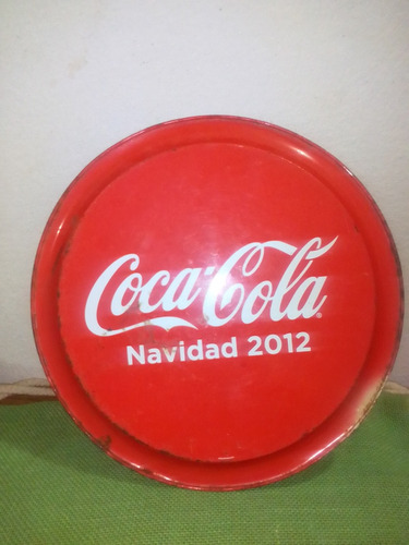 Charola Coca Cola Navideña 2012 , Raspada,24 Cm Metal (Usado)