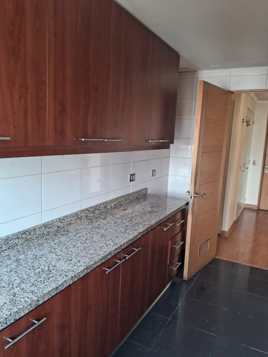 Departamento De Lujo En Sector Residencial: 2 Dormitorios, 2